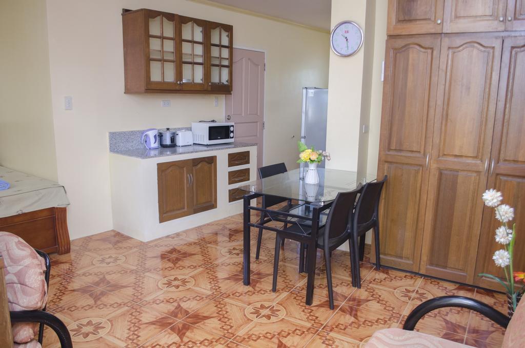 Julz Tropical Apartments Olongapo Exterior photo